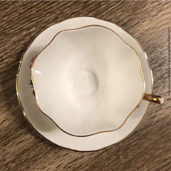 Vintage Salisbury Bone China England Cosmos Floral Teacup & Saucer - Picture 3 of 7